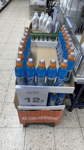 Er du på udkig efter den ultimative tørstslukker, der også giver dig en energiboost? Så er Gatorade Color Blue det perfekte valg for dig! Denne forfriskende sportsdrik er ikke bare en fryd for smagsløgene, men også designet til at genoprette de elektrolytter og næringsstoffer, du taber under træning.

Højdepunkter:

* Fantastisk blåbærsmag
* Indeholder essentielle elektrolytter
* Perfekt til at genopbygge energi efter træning
* Ingen kunstige farvestoffer eller konserveringsmidler