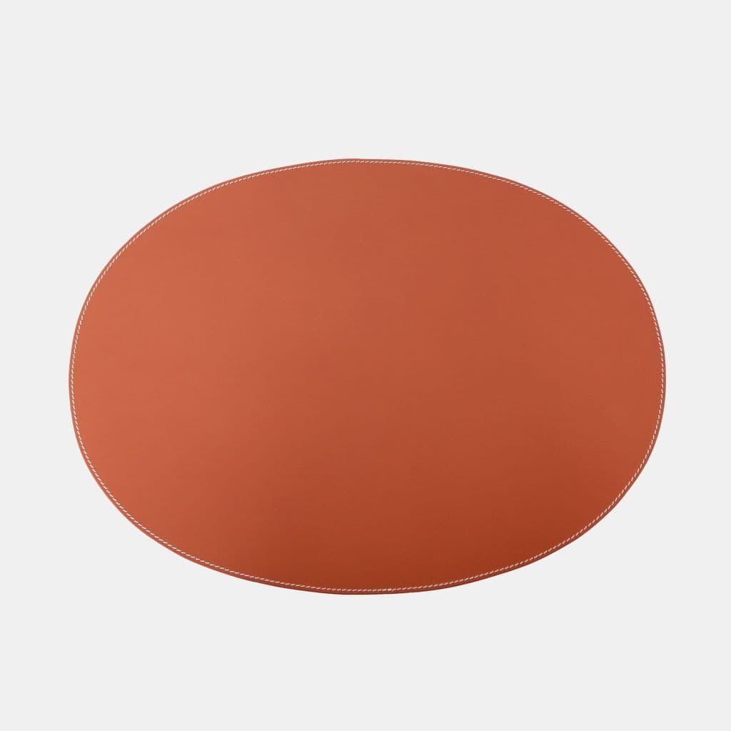 ØRSKOV - oval dækkeserviet i cognac læder 34x47 cm. -logo